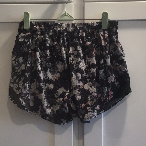 Lululemon low rise shorts - Picture 2 of 4